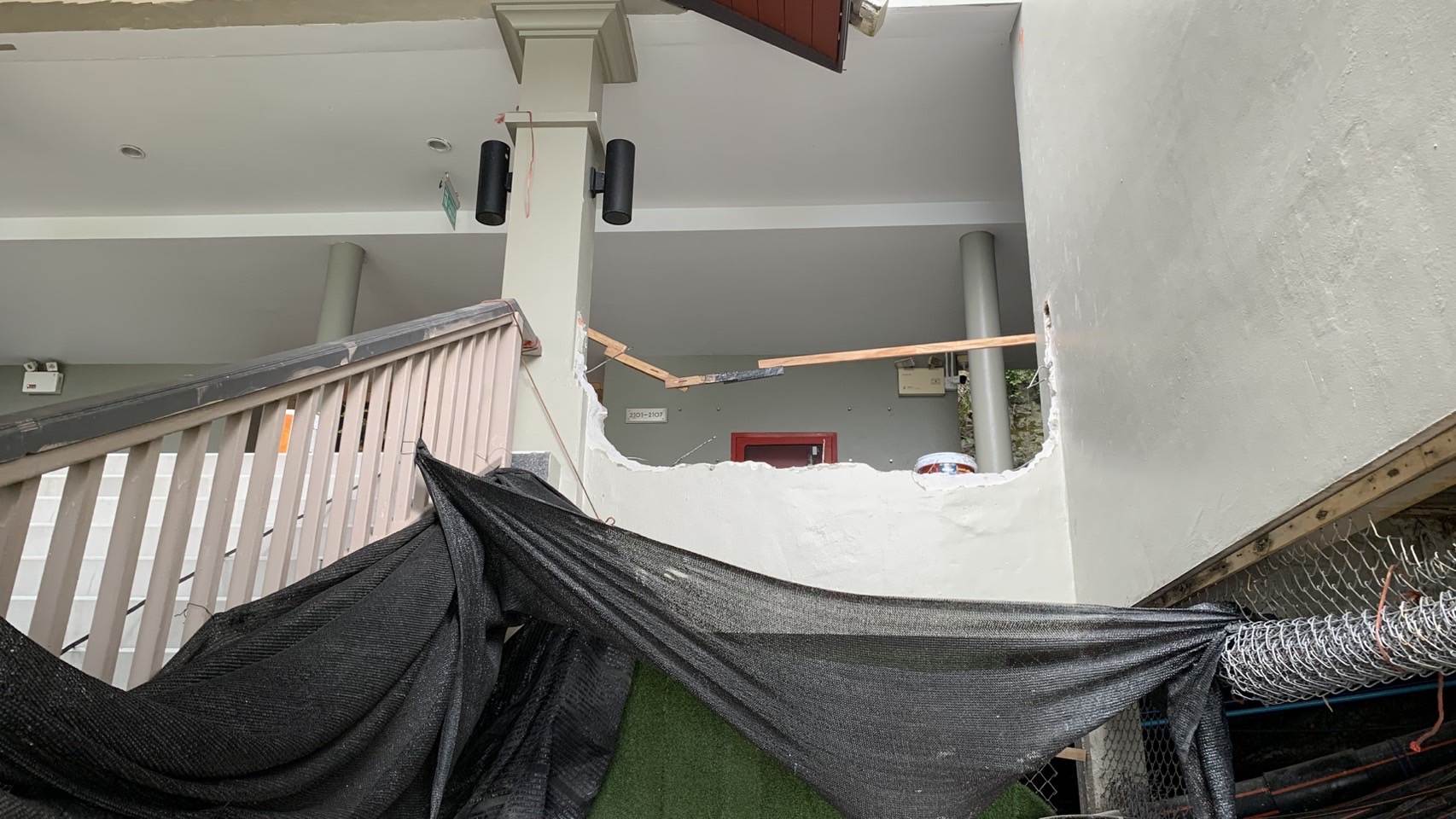 PIT STRUCTURE